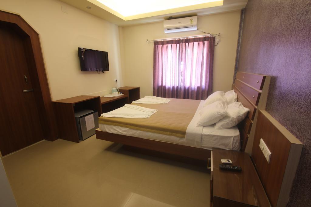 Urmee Hotel Bhubaneswar Værelse billede